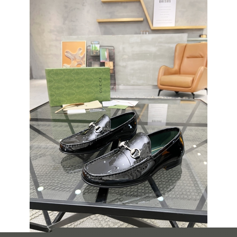 G*u*i leather shoes